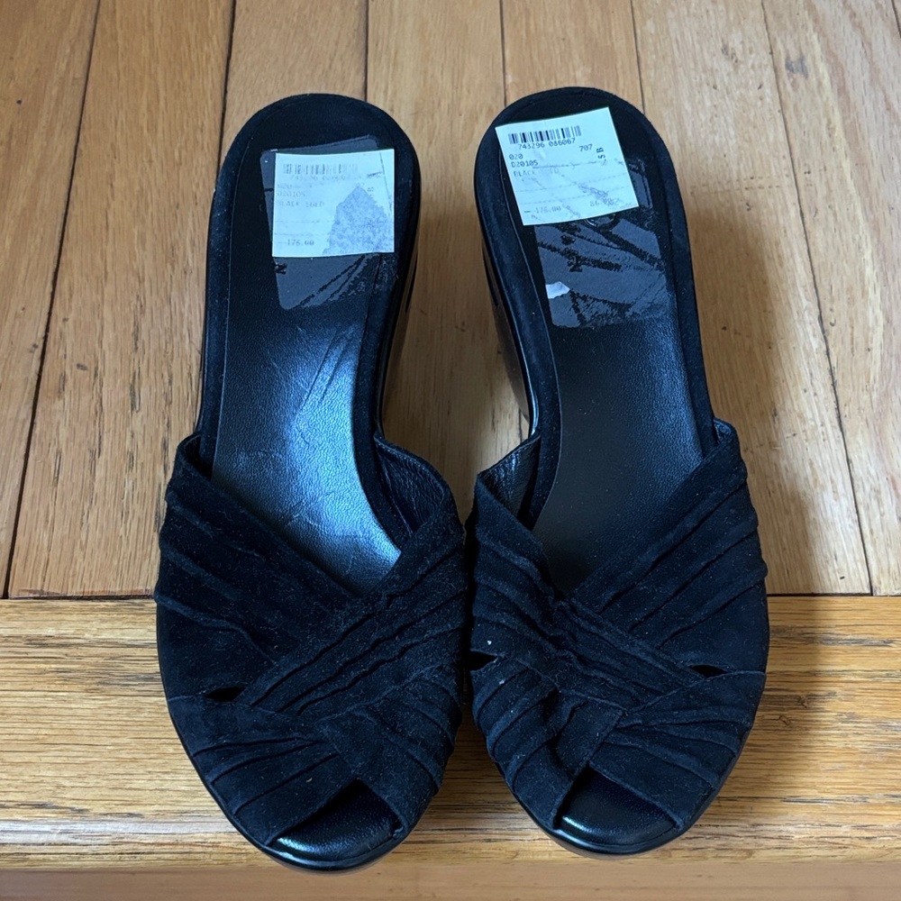 Nike air Black Women's Slip-On Sandal brand new size 8.5